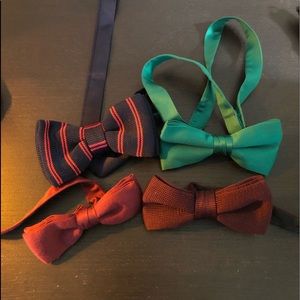 Set of (4) pre tied bow ties